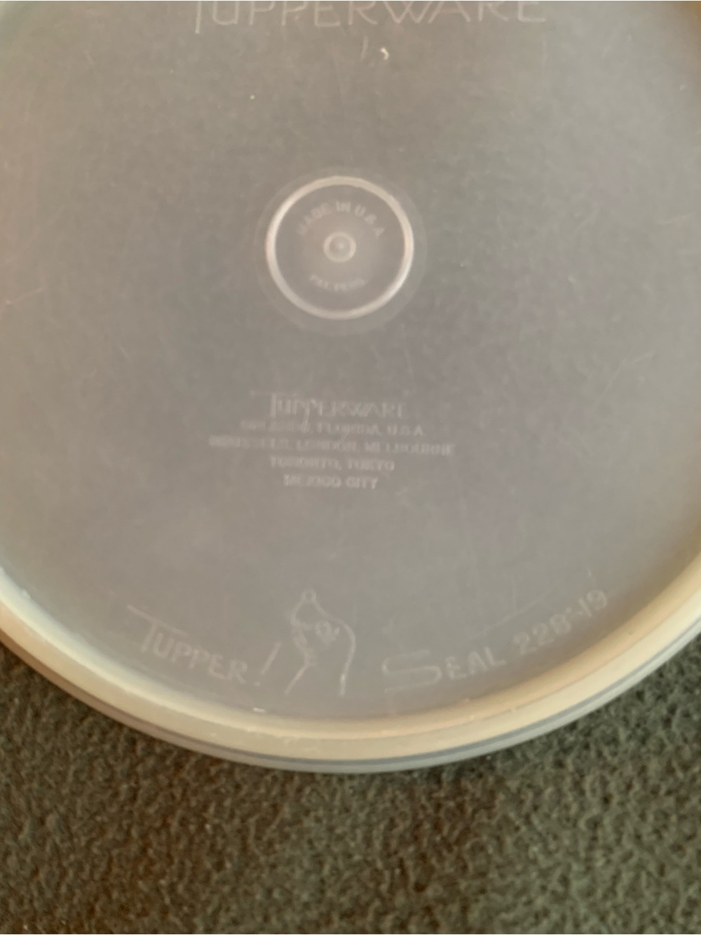 GUC Tupperware lids. 7 3/4” (229-27). 6 7/8” (228-19). - Picture 6 of 8